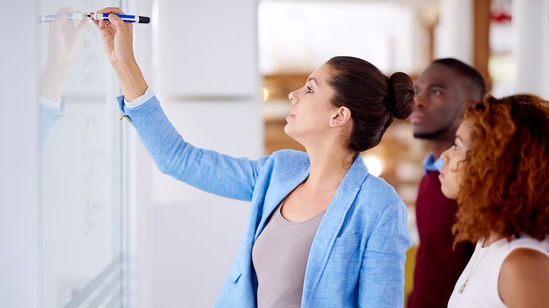 6 Leadership Lessons for New Founders (with tips)