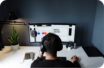 A manager is working on desktop system